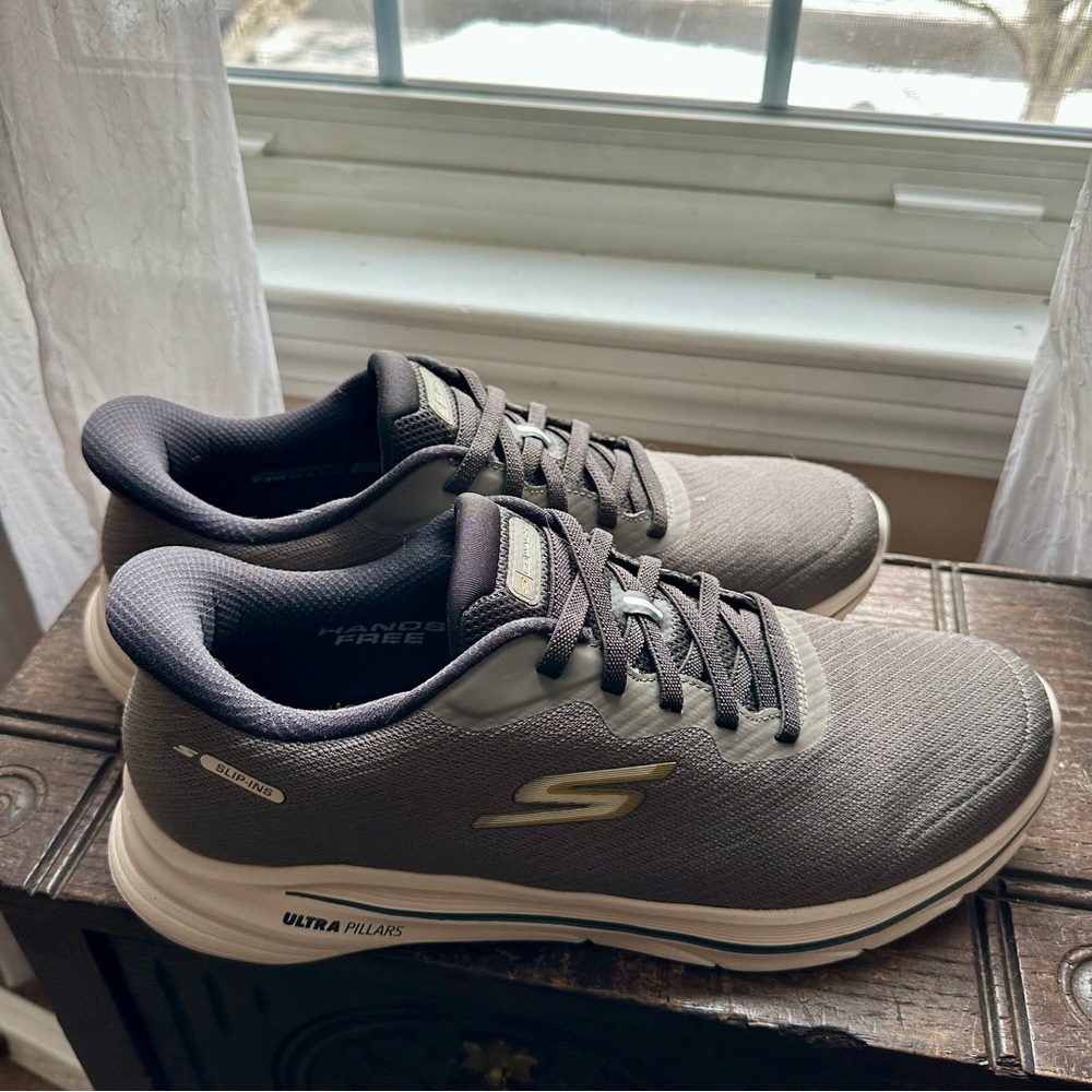 Skechers Hands Free Slip-in Sneakers‎ in GO WALK 8 Pate